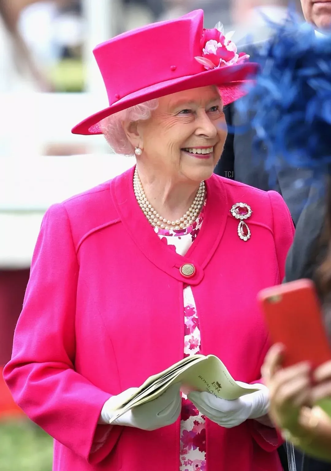 اسلوب الملكة اليزابيث على مرّ العقود...  ملكة حتى في عالم الموضة