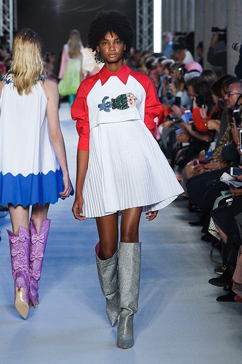 عرض أزياء Vivetta لربيع 2018، خلال أسبوع الموضة في ميلانو