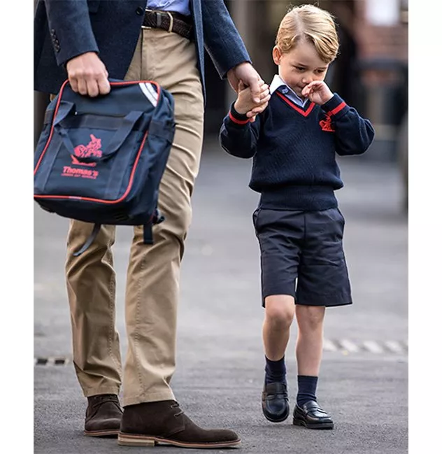 صور الأمير جورج خلال اليوم الأوّل له في المدرسة من دون والدته