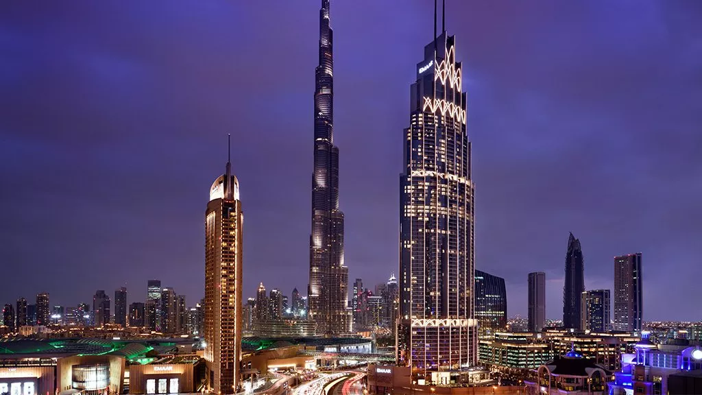 فندق العنوان بوليفارد في دبي: رحلة إلى عالم الراحة والرفاهية
