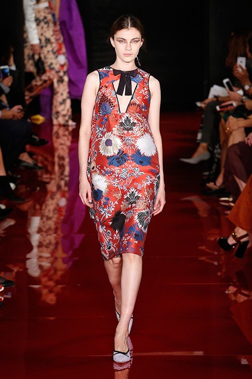 عرض أزياء Rochas لربيع 2018، خلال أسبوع الموضة في باريس