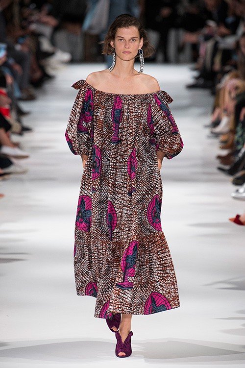 عرض أزياء Stella McCartney لربيع 2018، خلال أسبوع الموضة في باريس