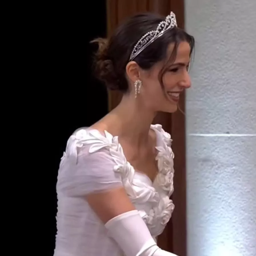 طلة رجوة آل سيف الثانية في حفل زفافها بفستان من Dolce & Gabbana