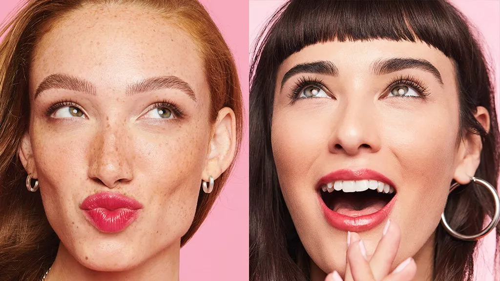 3 خطوات يمكنكِ القيام بها بواسطة مستحضرات Benefit Cosmetics لحواجب كثيفة وطبيعية