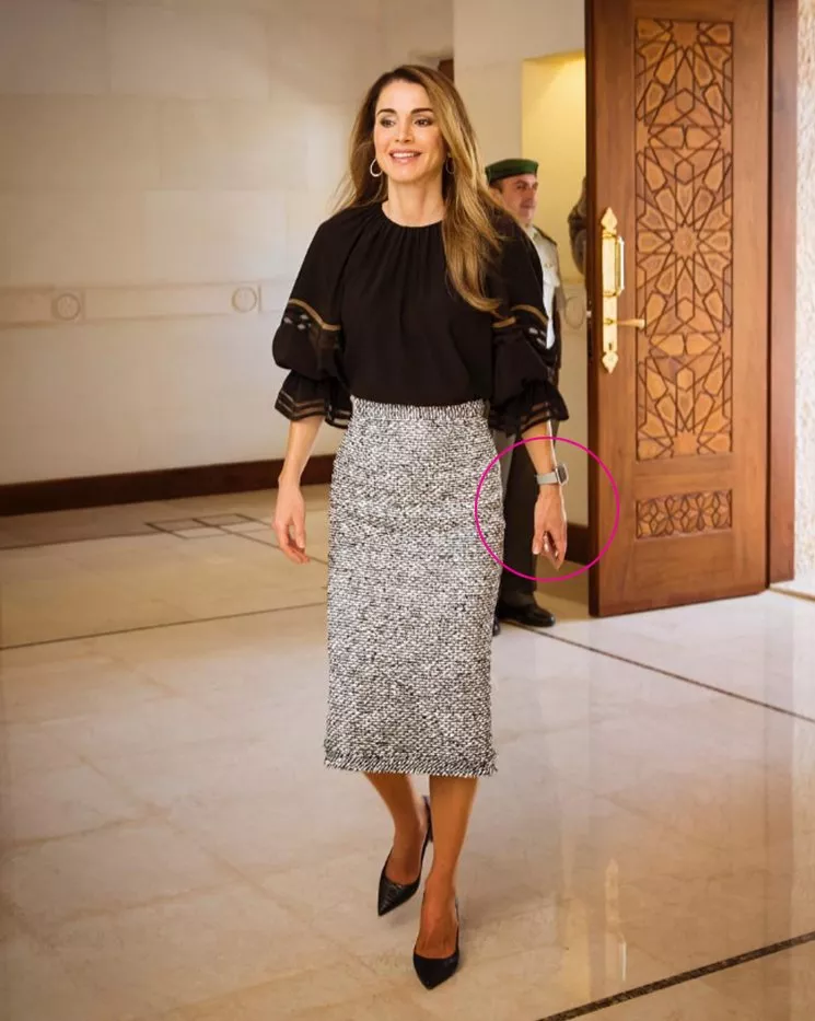 الملكة رانيا لا تتخلّى عن ساعة Apple: بصمة شبابيّة عصريّة ترافق إطلالاتها