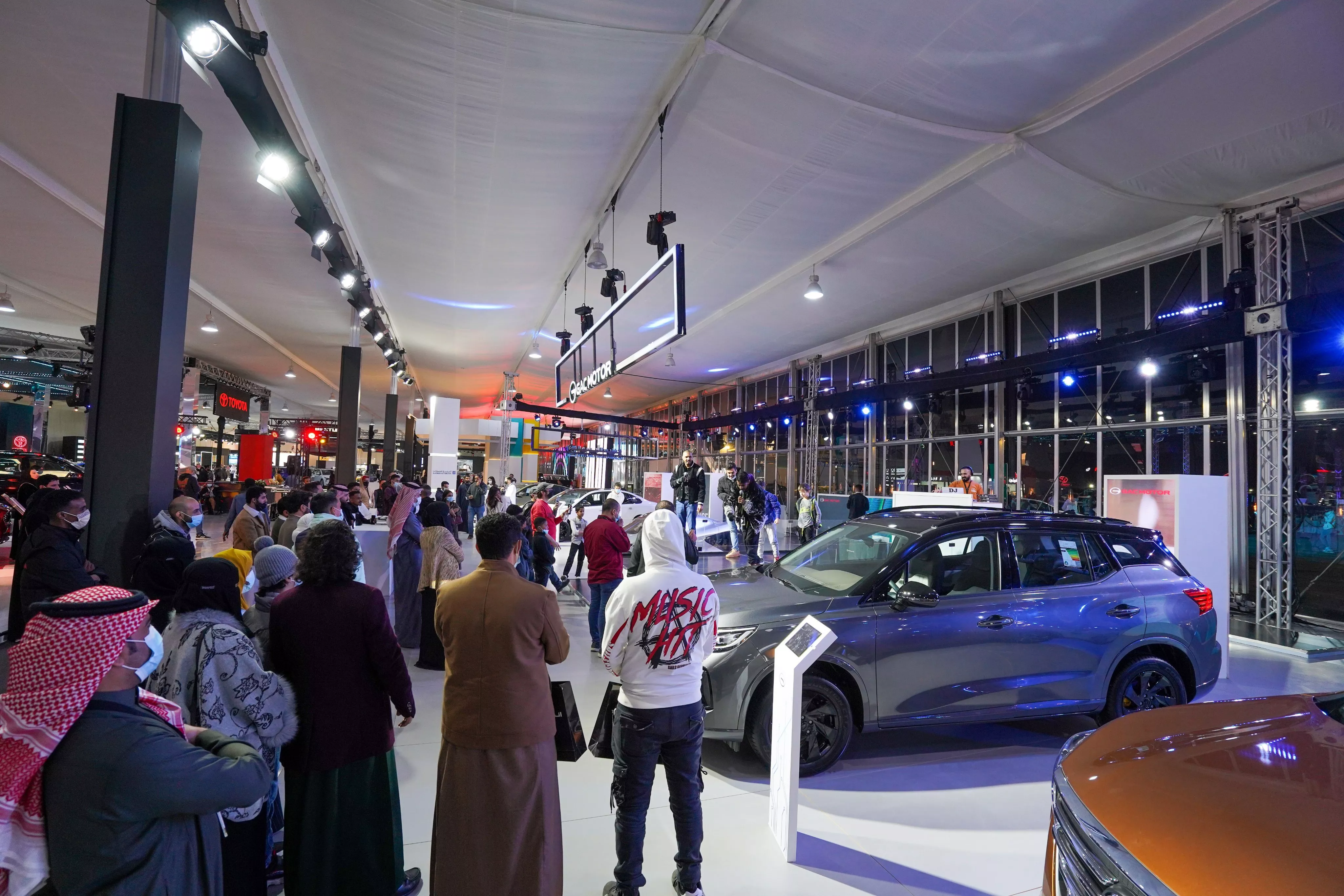 ‫إلى عشاق وهواة رياضة المحركات: إنطلاق الكرنفال السعودي الدولي للسيارات اوتوفيل 2022