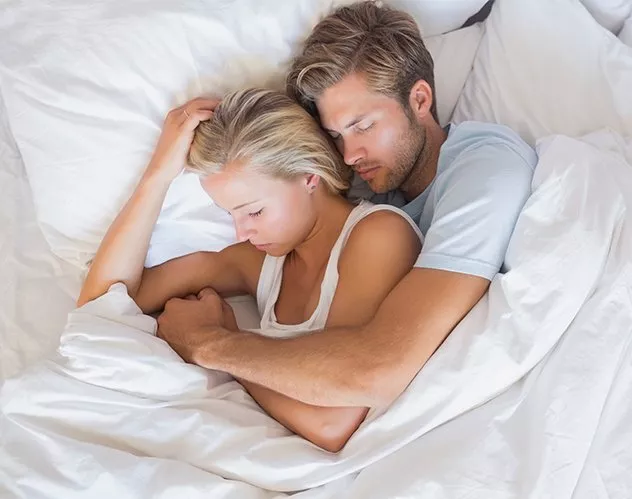 وضعية النوم العلاقة الزوجية 