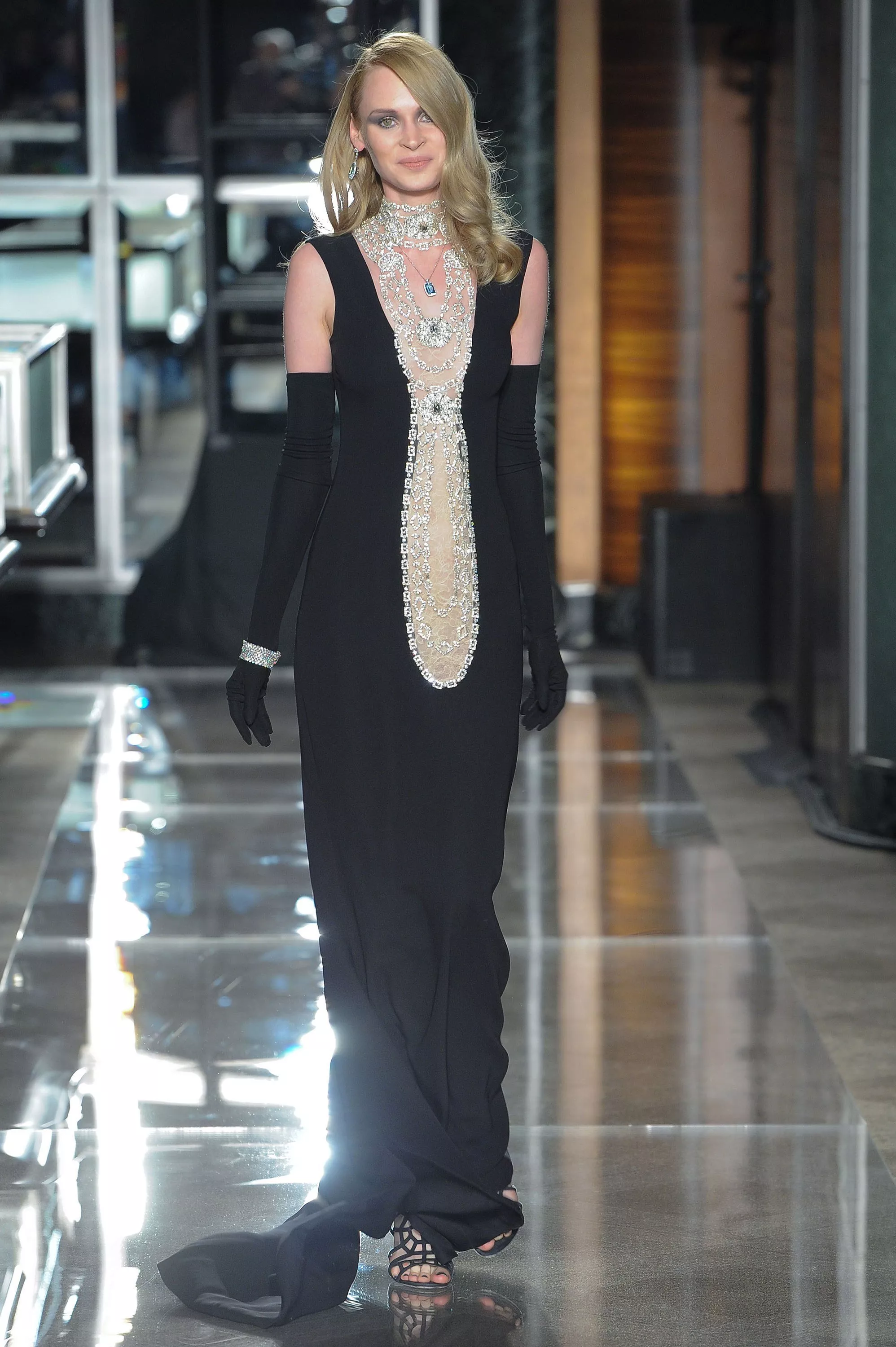 Reem Acra تفتح أسبوع الموضة للعرائس بمجموعة مستوحاة من أرشيف Tiffany & Co