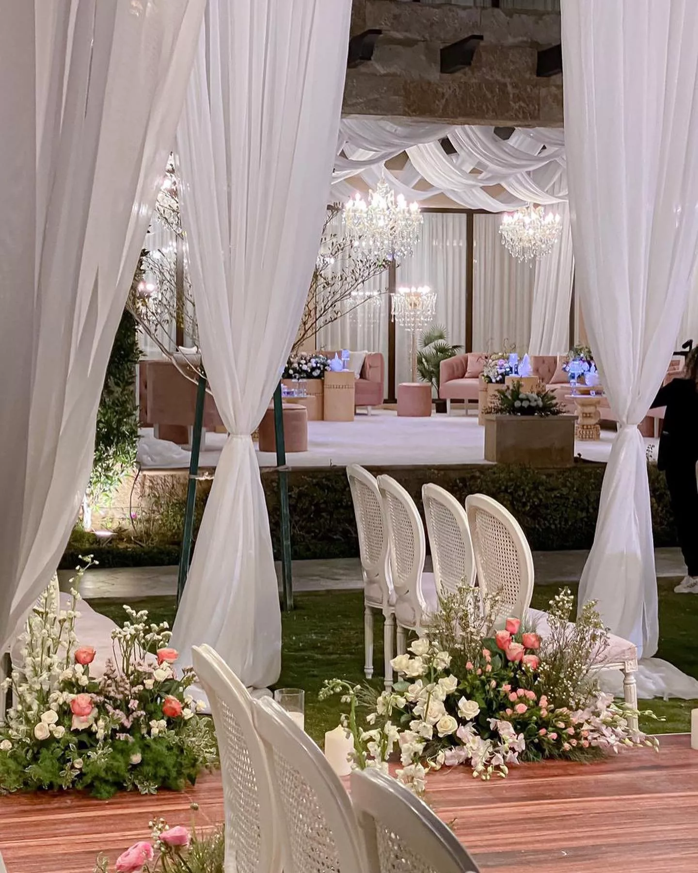 داليا مبارك تحتفل بذكرى زواجها الخامسة في الرياض وسط أجواء فخمة