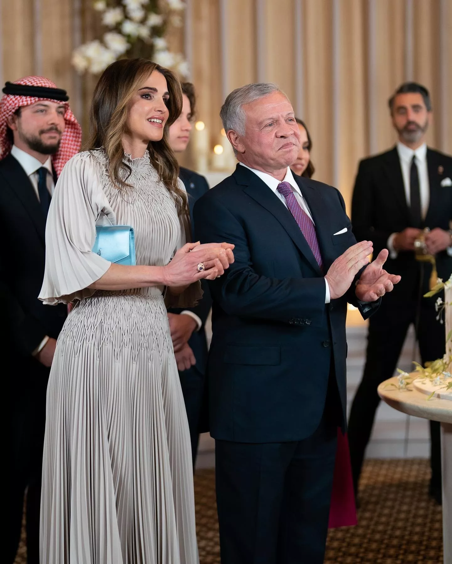 الملكة رانيا في حفل زواج الاميرة ايمان: طلة مينيمالية راقية