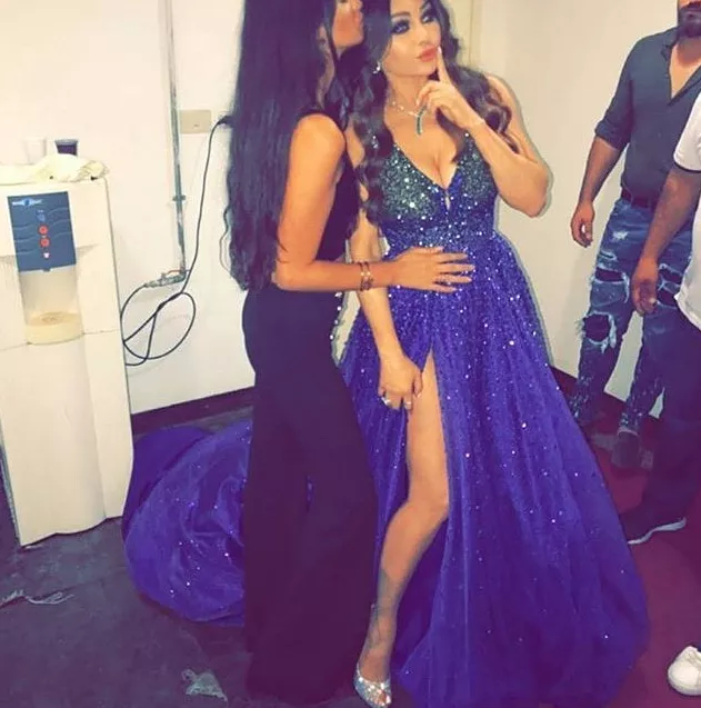 أنوثة هيفاء وهبي لا حدود لها في إطلالتين حالمتين وجذّابتين خلال حفل انتخاب ملك جمال لبنان 2017