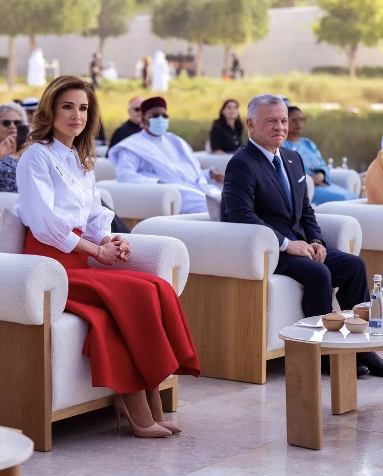 طلة الملكة رانيا خلال زيارة دولة الإمارات 