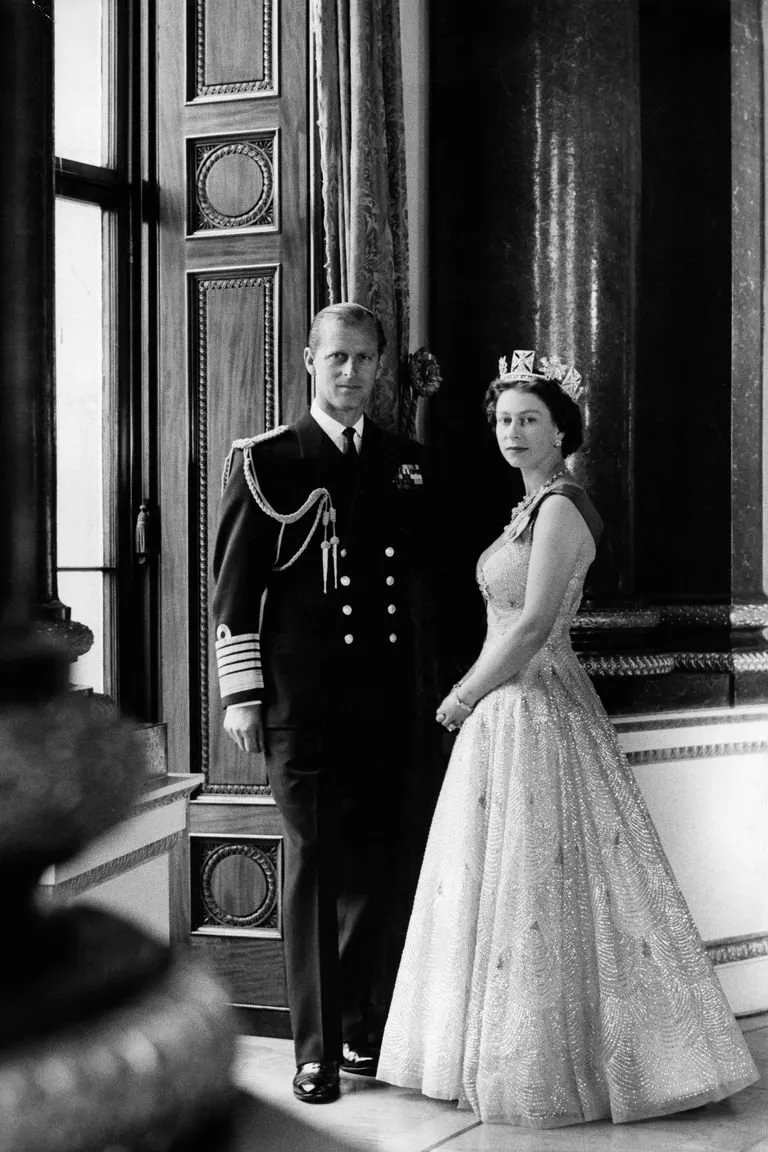 حياة الملكة إليزابيث بالصور.... 96 عام من التاريخ الذهبي