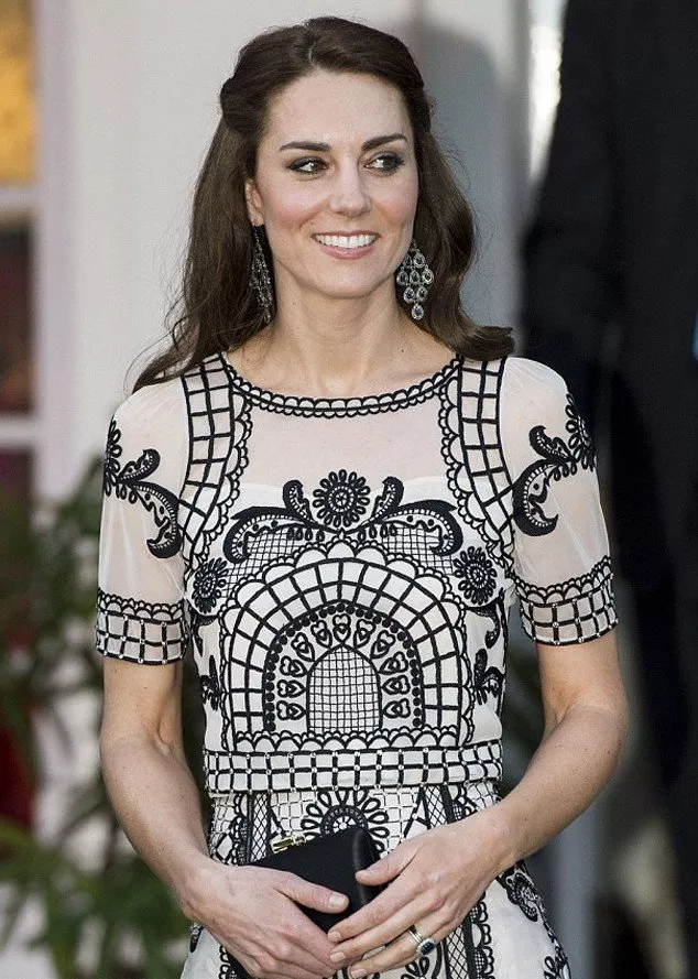 إطلالات Kate Middleton المميّزة خلال جولتها في جنوب آسيا
