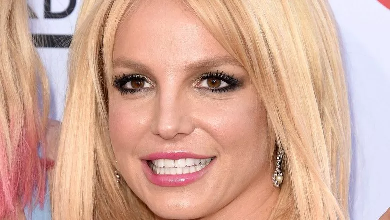ما الذي حصل لوجه Britney Spears؟