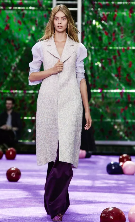 أسبوع الموضة للخياطة الراقية:
Dior تعبير مطلق عن المرأة العصريّة