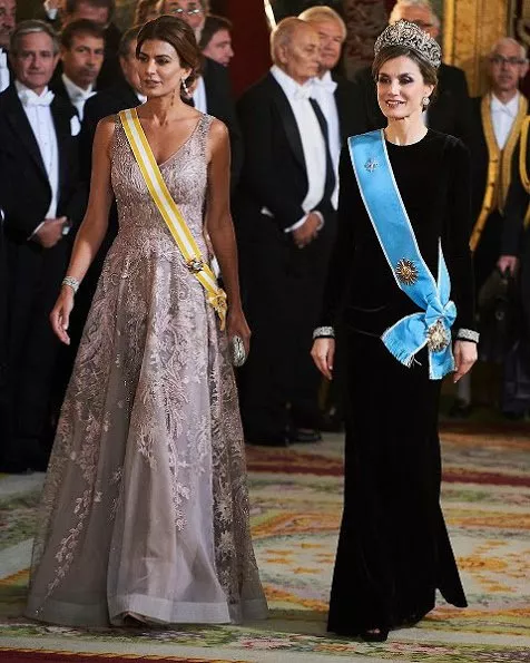 تناغم ساحر بين إطلالات Queen Letizia والسيّدة الأولى للأرجنتين Juliana Awada في مدريد