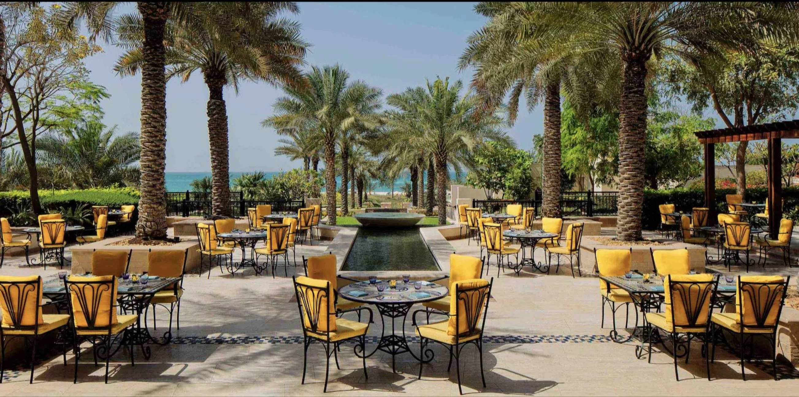 أفضل 12 مطعم مطل على البحر في أبو ظبي تضفي أجواء رائعة على جلستكِ