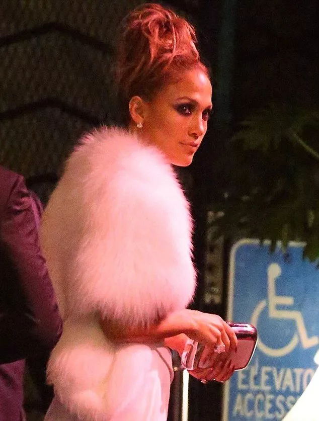 Jennifer Lopez لا تتخلّى عن خاتمها الماسيّ، ولها كل الحقّ!