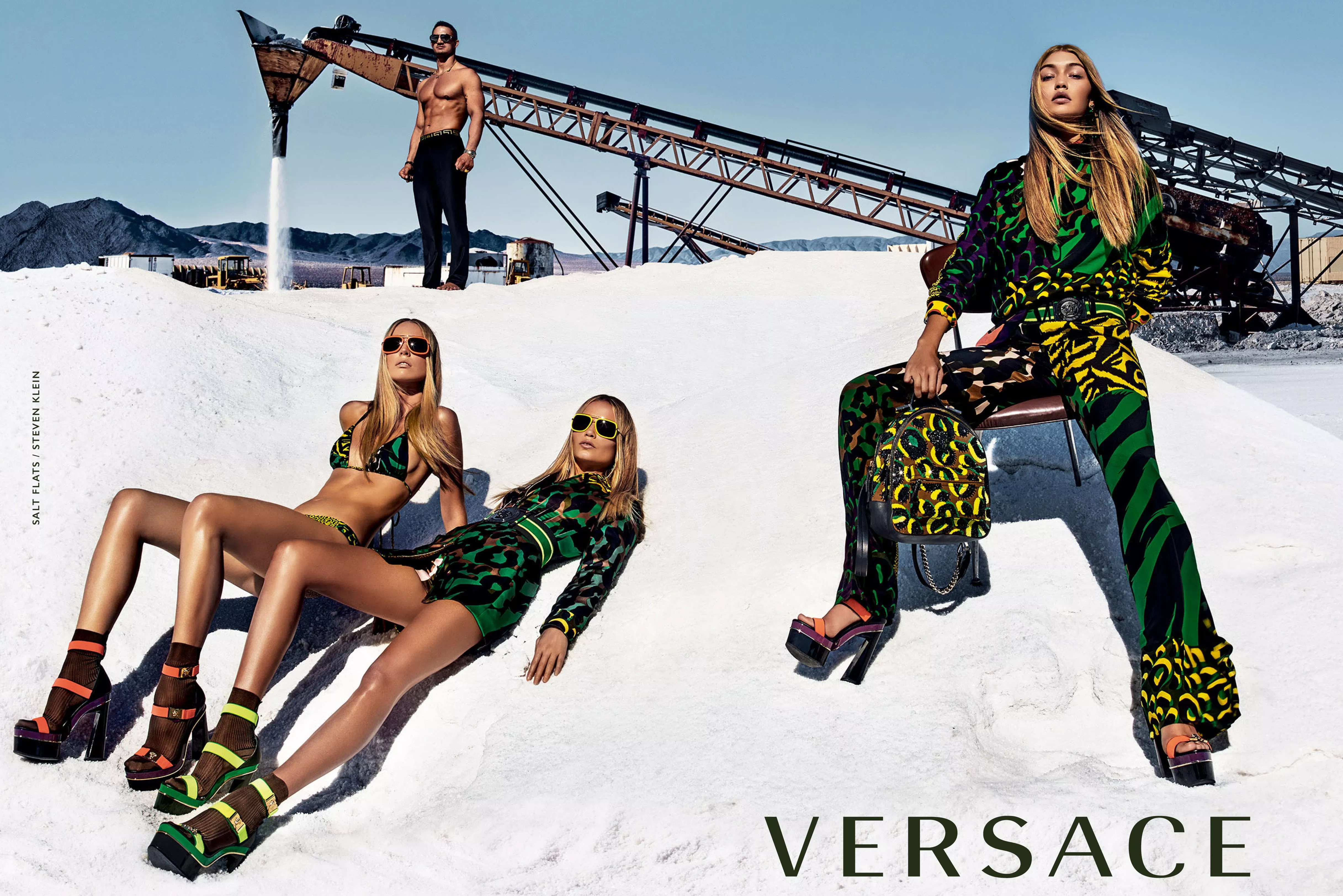 Gigi Hadid في حملة Versace الإعلانيّة لربيع 2016