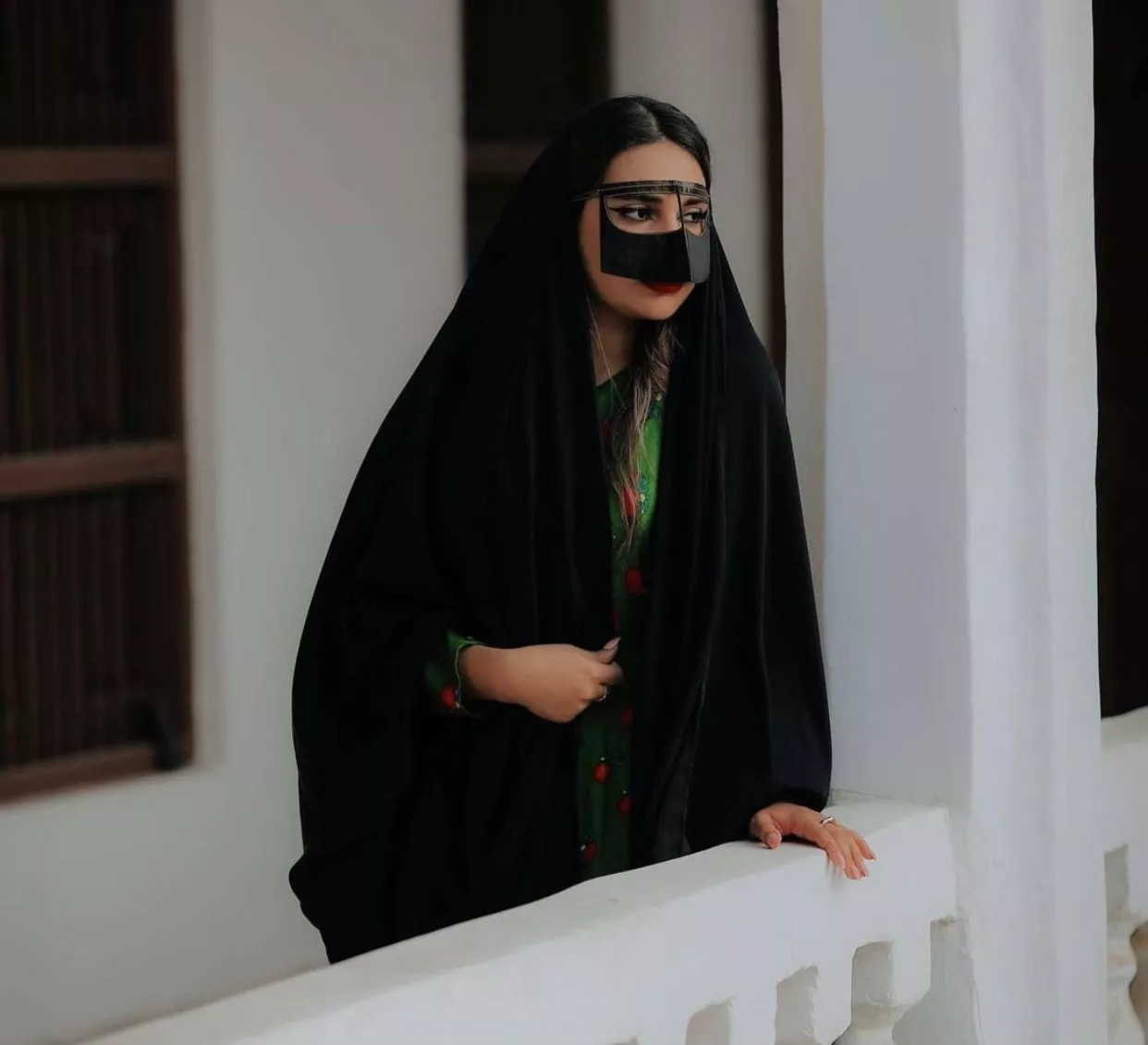 النساء السعوديات يحتفلن بيوم التأسيس السعودي 2022 بصور مميّزة بالزي التراثي