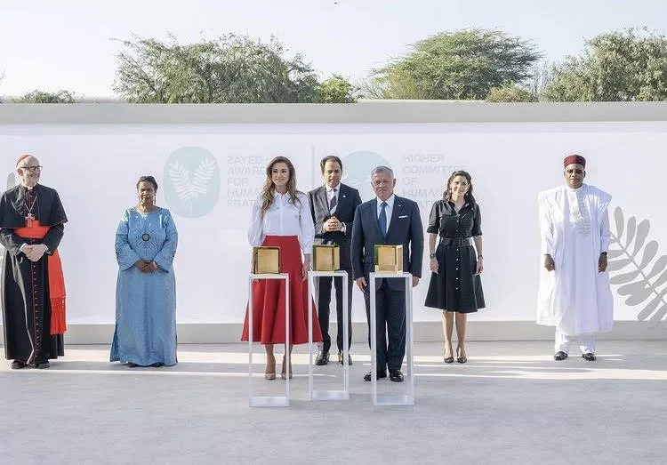 طلة الملكة رانيا في الإمارات فبراير ٢٠٢٢ جائزة زايد