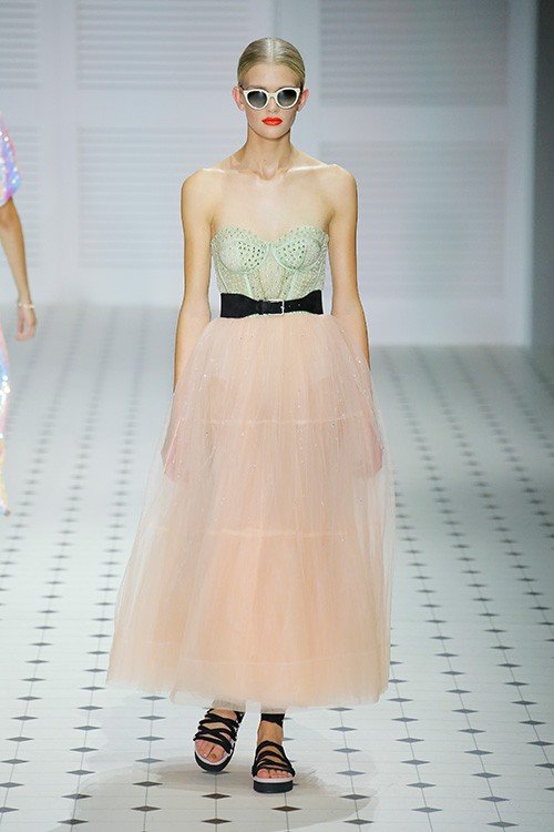 عرض أزياء Temperley London لربيع 2018، خلال أسبوع الموضة في لندن