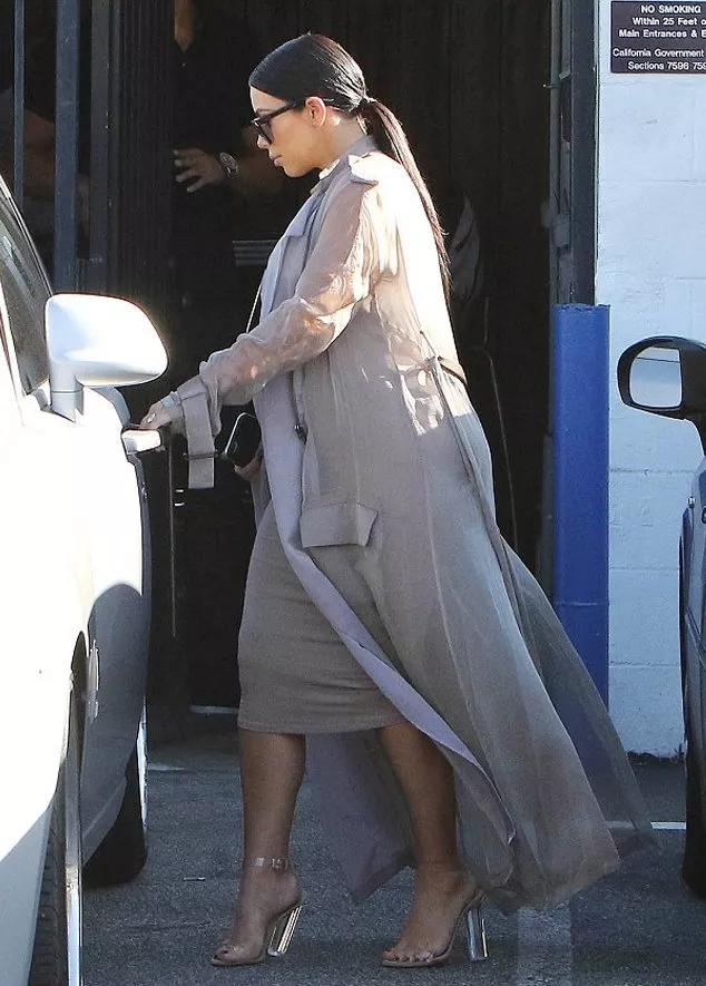 Kim Kardashian الحامل الوحيدة التي قد تعتمد هكذا حذاء