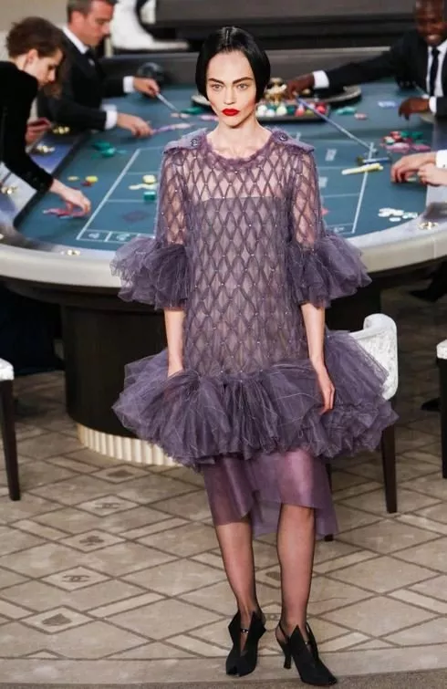 أسبوع الموضة للخياطة الراقية:
عروس Chanel لا تشبه غيرها
