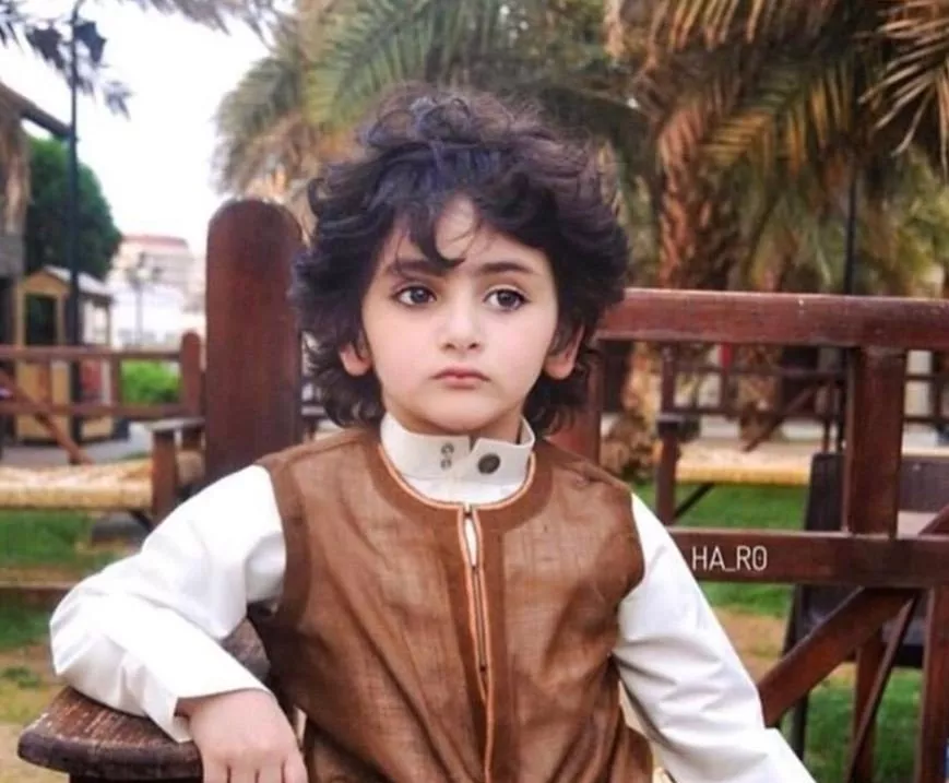 يزن بن زايد: أجمل طفل في السعوديّة أثار جدلاً واسعاً على مواقع التواصل الاجتماعيّ