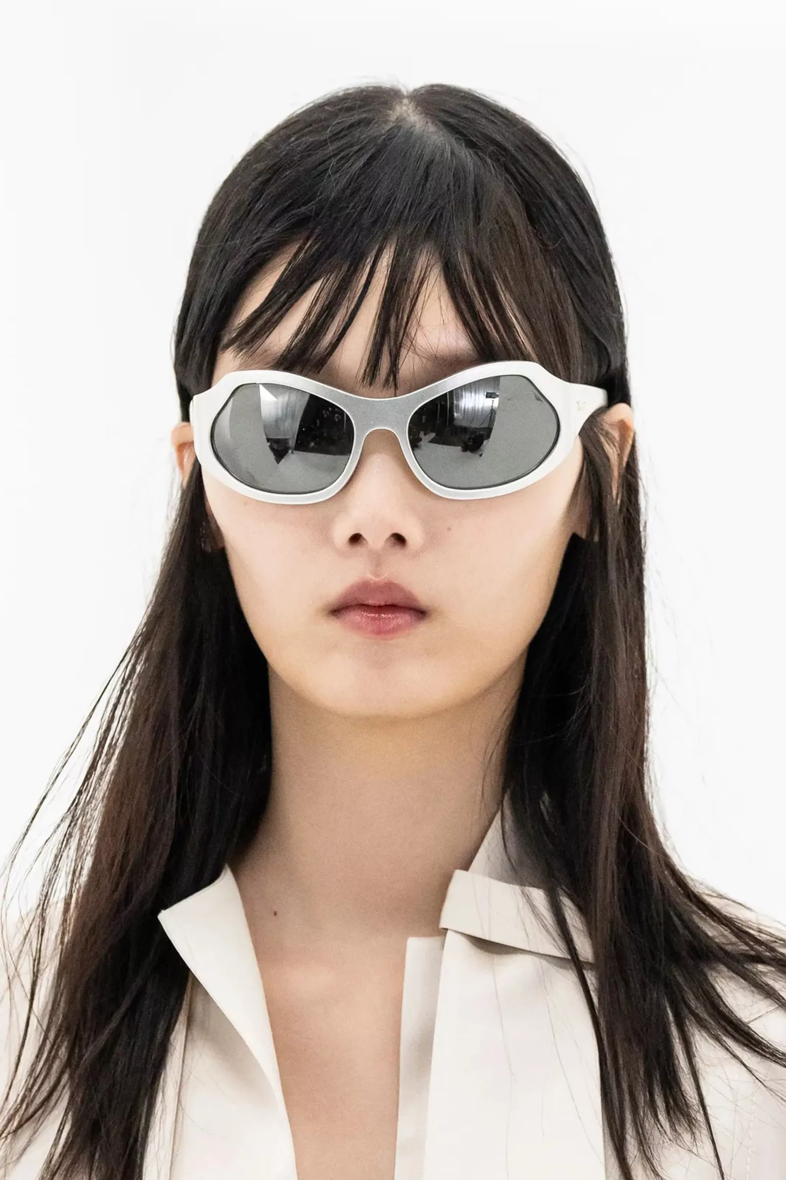 تبحثين عن صيحات النظارات الشمسية في شتاء 2023؟ اتركي المهمّة لنا