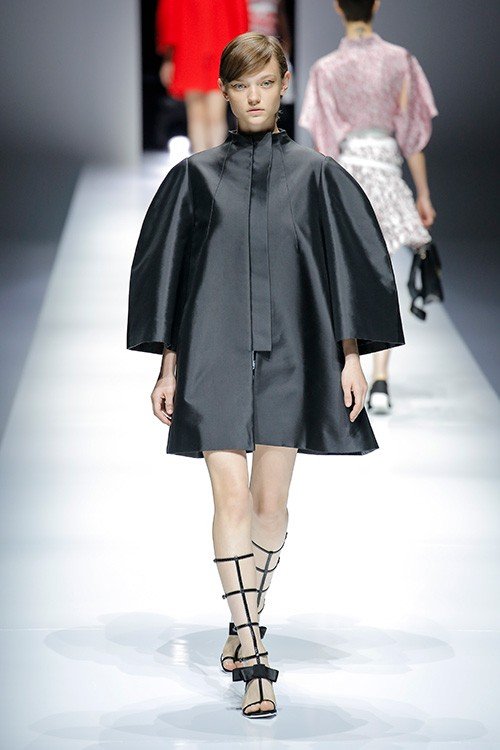 عرض أزياء Lanvin لربيع 2018، خلال أسبوع الموضة في باريس