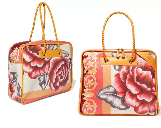 حقيبة الأسبوع: Blanket من Balenciaga مستوحاة من بطّانيات الصوف المطبّعة بالأزهار