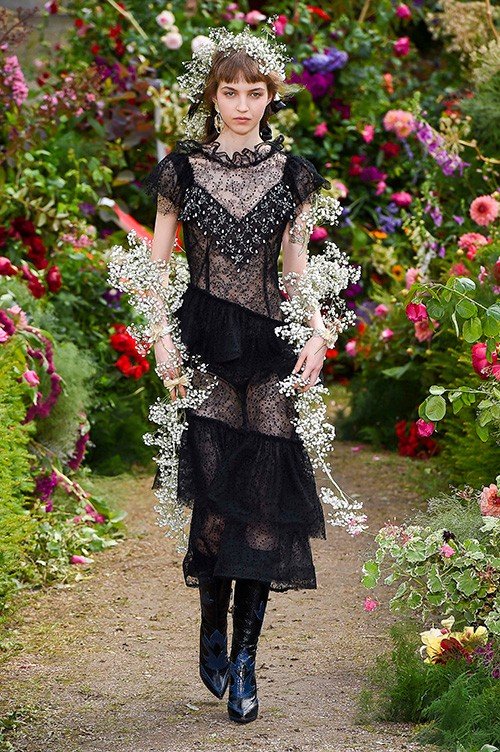 عرض أزياء Rodarte لربيع 2018، خلال أسبوع الموضة في نيويورك