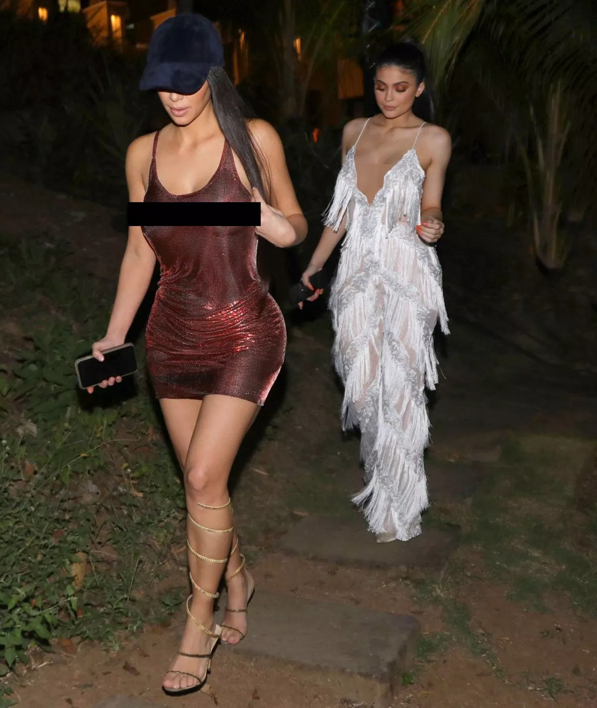 الشقيقتان Kim Kardashian وKylie Jenner في إطلالتين جذّابتين في كوستا ريكا