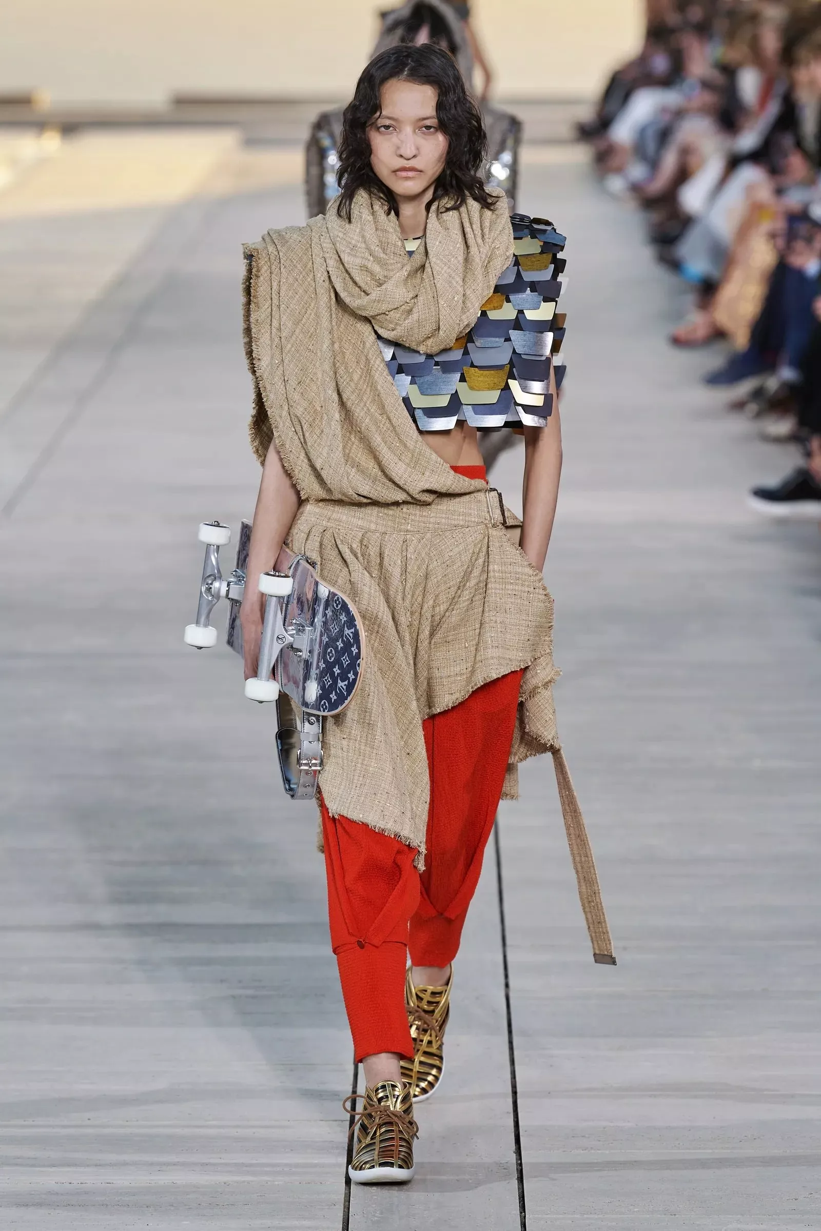 مجموعة Louis Vuitton التحضيرية لربيع 2023: تشكيلة تحتفي بالمرأة المحاربة والقوية