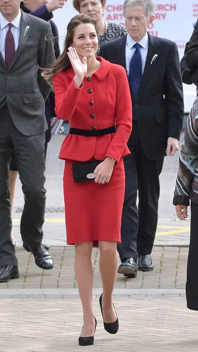 إطلالتا Kate Middleton في لندن تتأرجحان ما بين الكلاسيكيّة، الأنثويّة والتصاميم القديمة