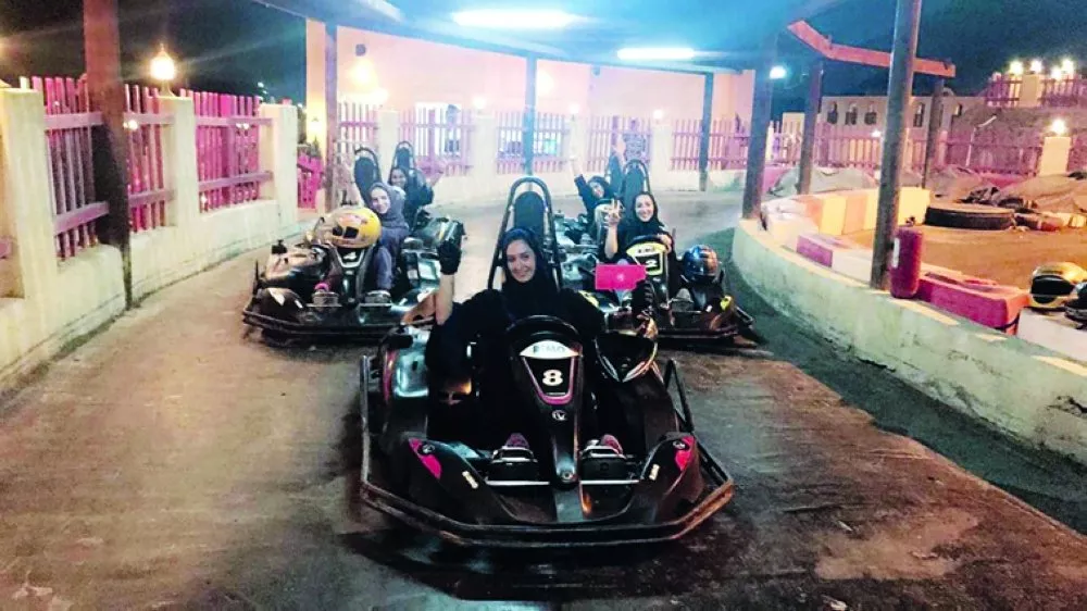 أول سباق نسائي للسيّارات في السعودية بعد السماح للمرأة بالقيادة