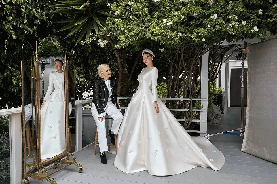 فستان زفاف Miranda Kerr: تصميم من Dior مستوحى من أسلوب Grace Kelly