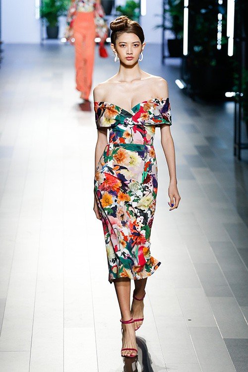 عرض أزياء Cushnie et Ochs لربيع 2018، خلال أسبوع الموضة في نيويورك