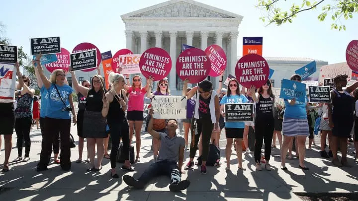 المحكمة العليا تلغي قرار حق الإجهاض في الولايات المتحدة الأميركية