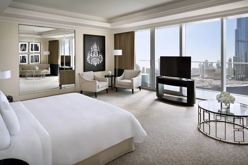 فندق العنوان بوليفارد في دبي: رحلة إلى عالم الراحة والرفاهية