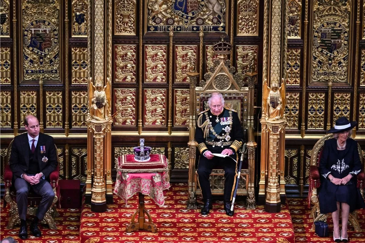 لحظة تاريخية: غياب الملكة اليزابيث لأول مرّة عن افتتاح البرلمان وحلول الأمير تشارلز مكانها