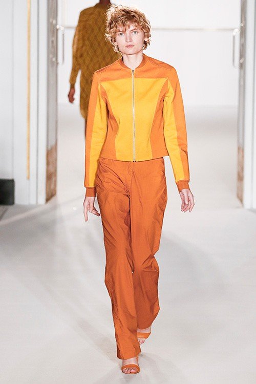 عرض أزياء Jasper Conrarn لربيع 2018، خلال أسبوع الموضة في لندن