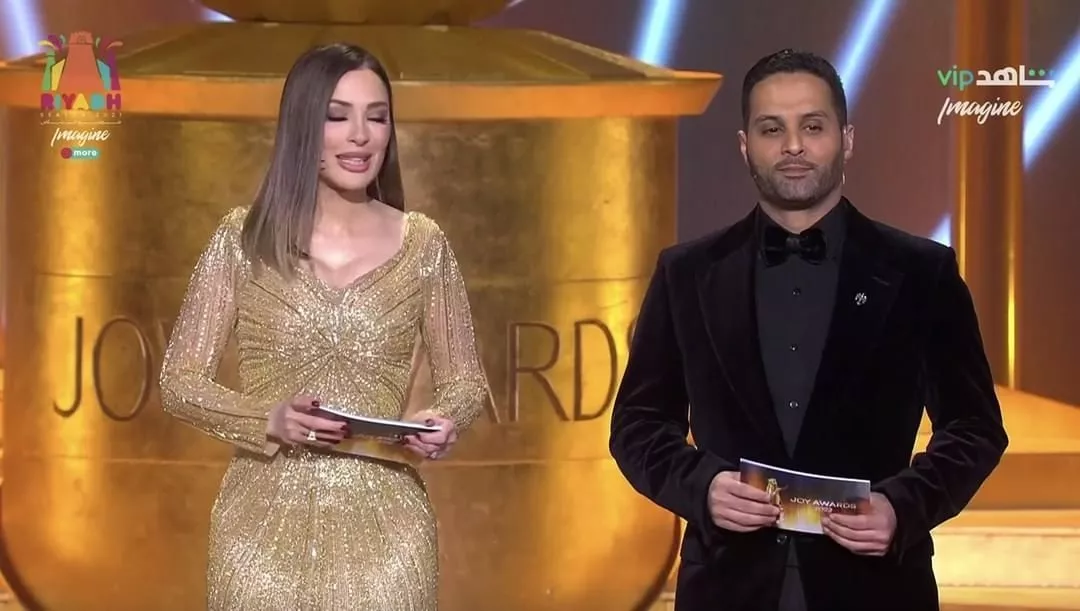 تيم حسن يدعم زوجته وفاء الكيلاني بعد مشاركتها في حفل صناع الترفيه Joy Awards 2022