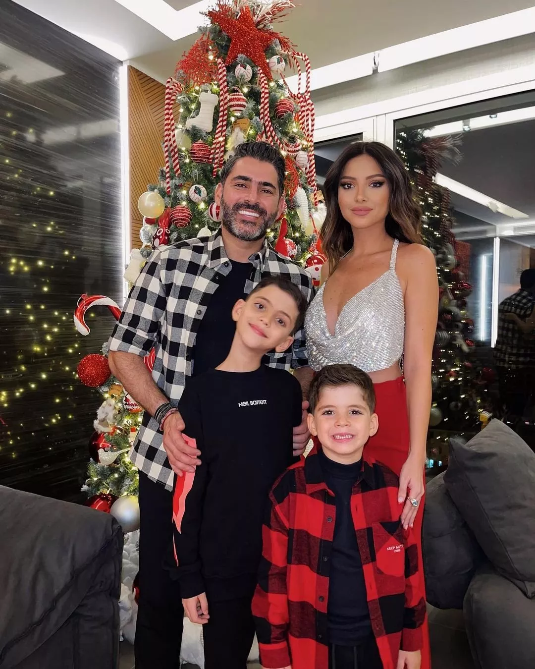 ناتالي فنج مع عائلتها في عيد الكريسماس 2021