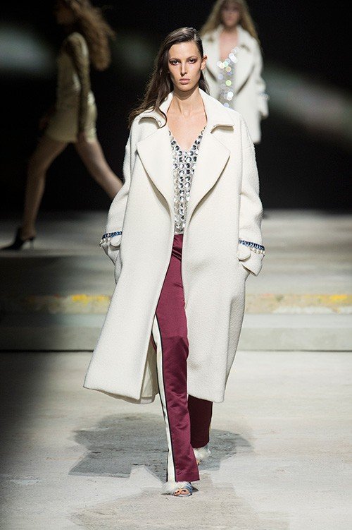 عرض أزياء Topshop Unique لربيع 2018، خلال أسبوع الموضة في لندن