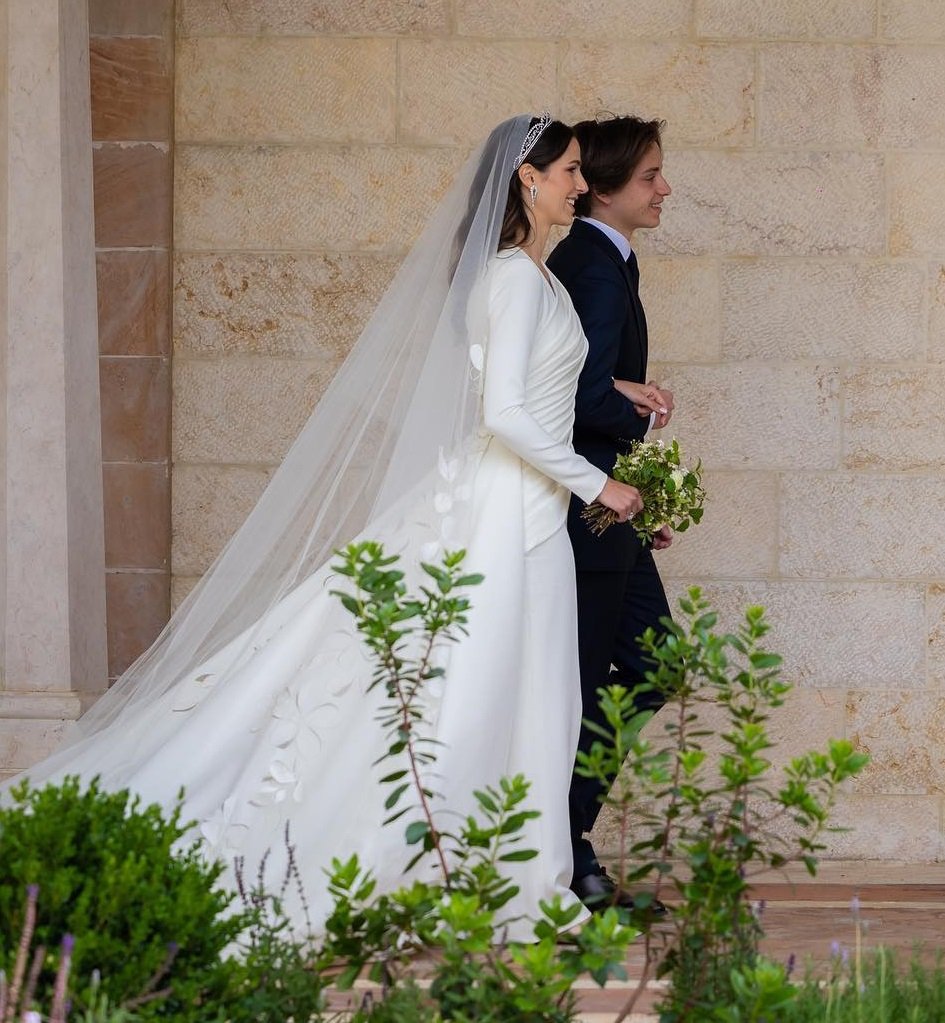 طلة رجوة ال سيف يوم زفافها الامير حسين بن عبدالله الثاني