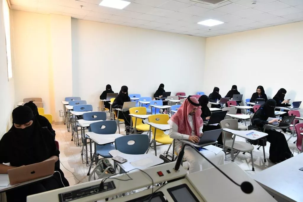 الجامعه السعوديه الإلكترونيه توفر لكِ فرصة التعلّم عن بعد... هذا دليل كامل عنها