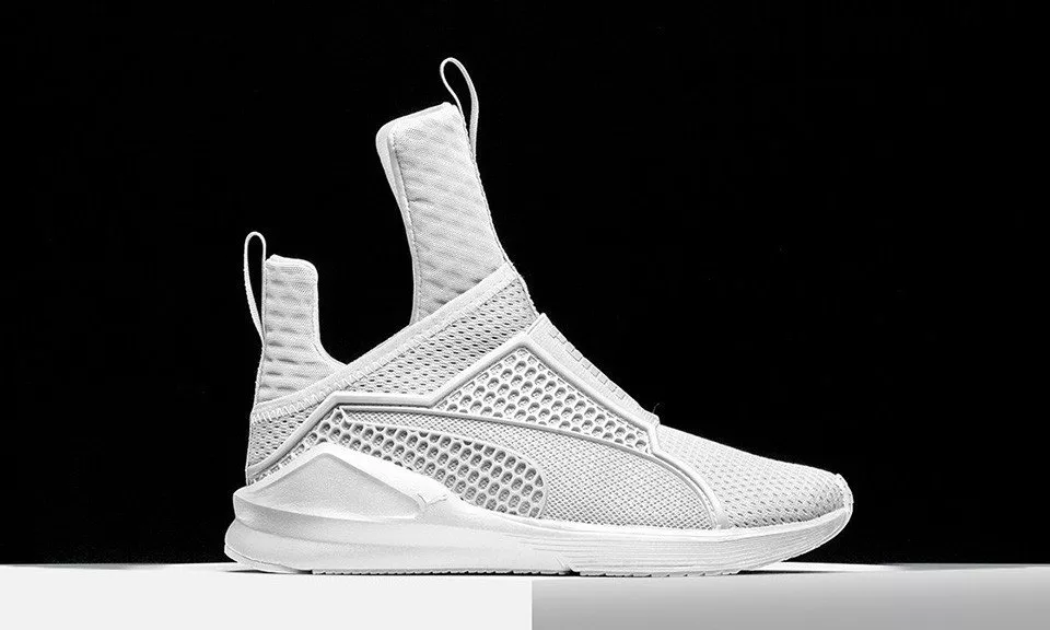 5 تصاميم تنافس حذاء السنيكرز Stan Smith من Adidas